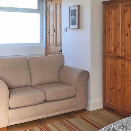 Modern Studio Apartment Near Town Centre Poole Exterior foto