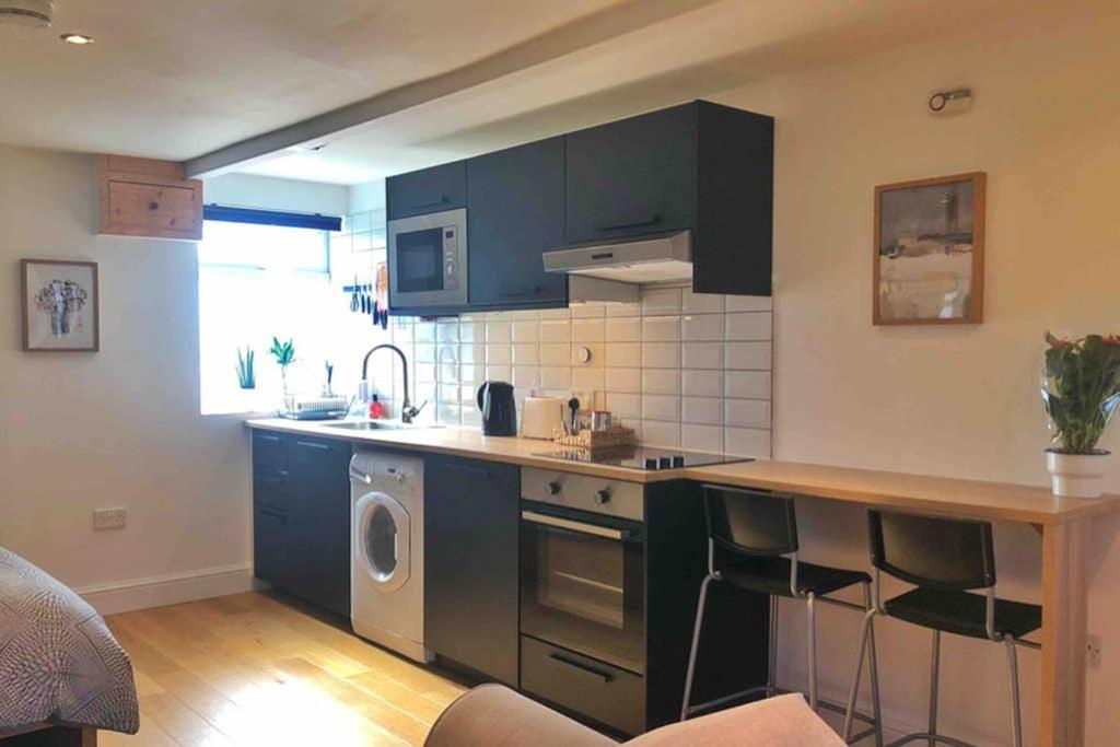 Modern Studio Apartment Near Town Centre Poole Exterior foto